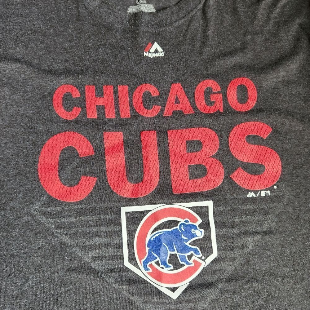 Chicago Cubs large grey t-shirt.